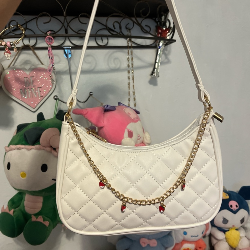 Elegant White Quilted Shoulder Bag